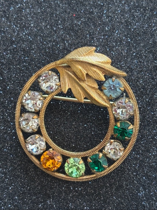 DCE Jewelry - Vintage estate 14k filled Australian crystal rhinestone mother wreath brooch